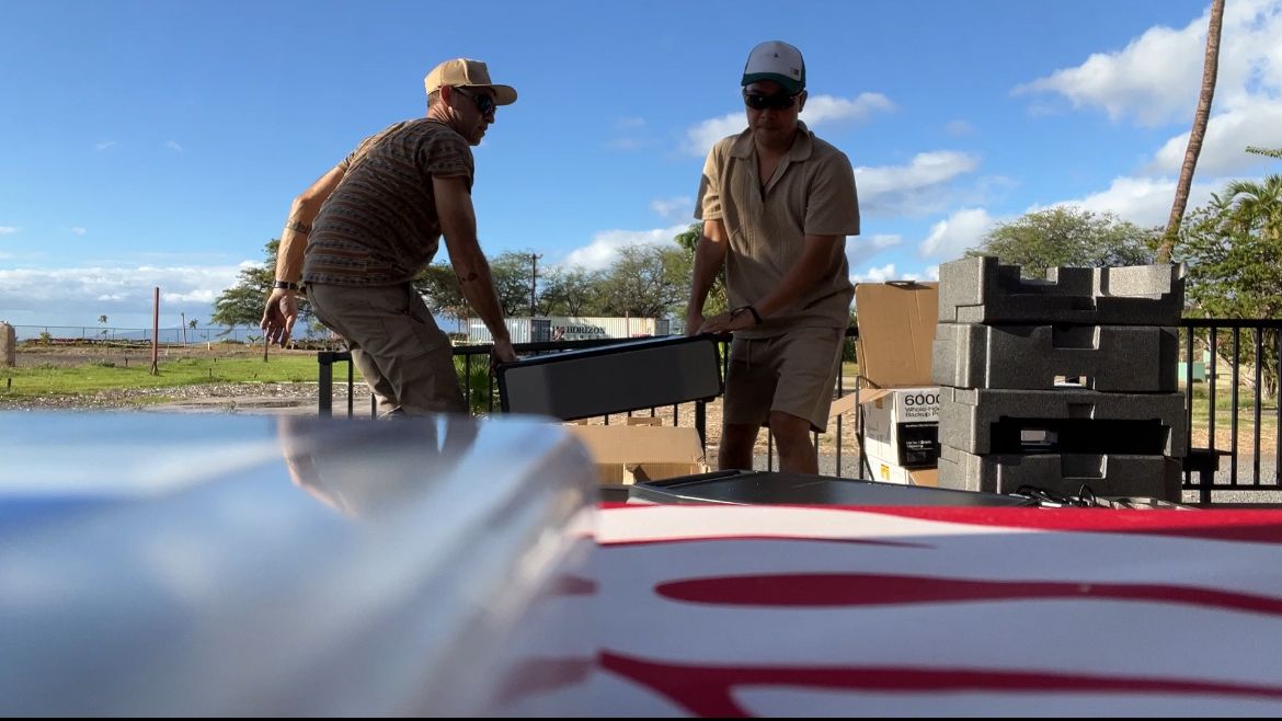 マウイ島でのソーラーパネル設置作業