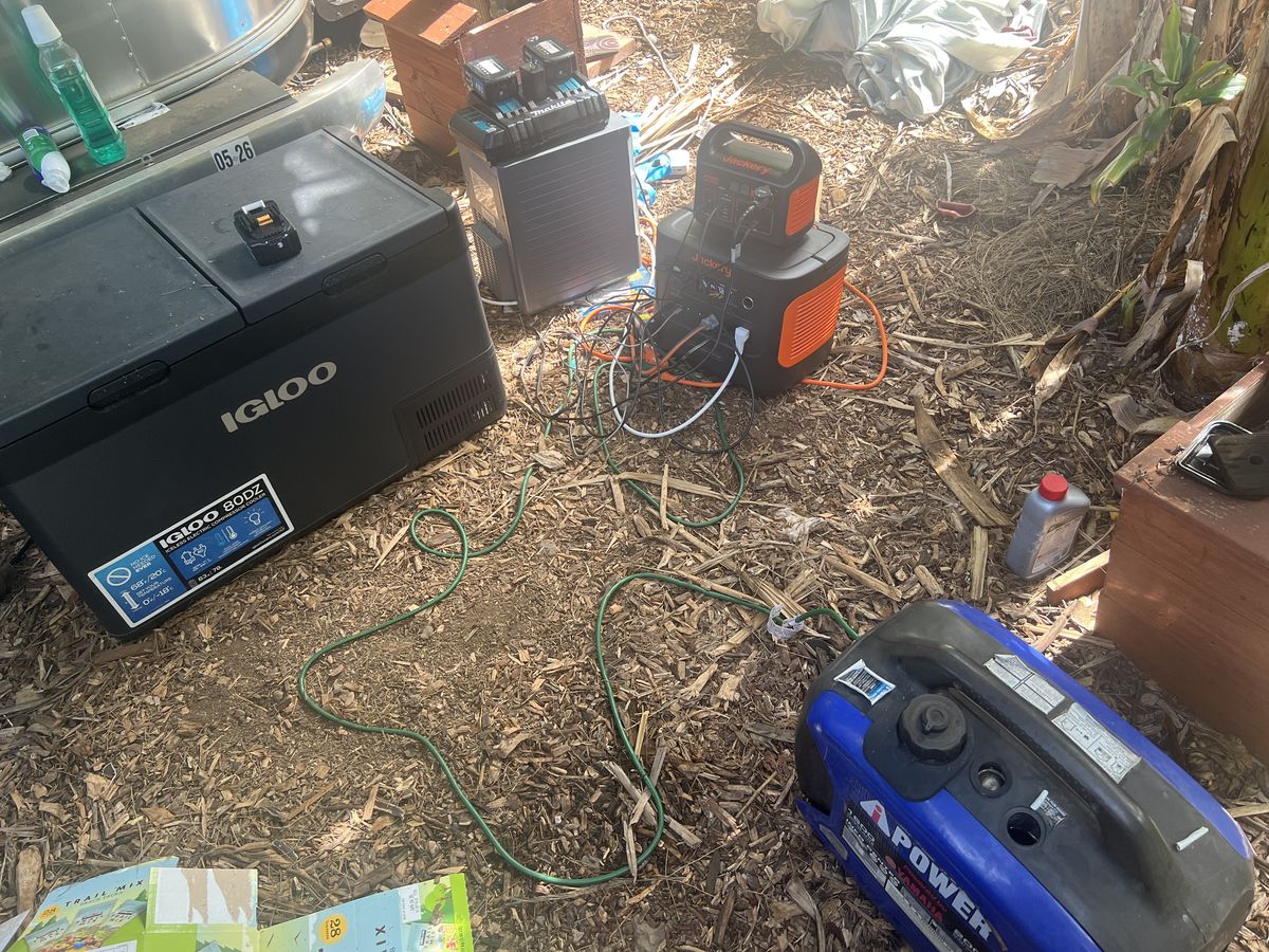 ポータブル電源・ジェネレーター・冷蔵庫の電力システム