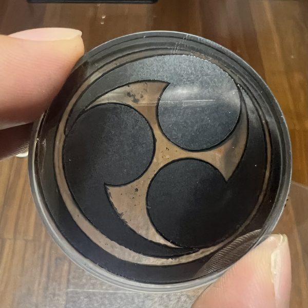 家紋を刻印したガラスプレート